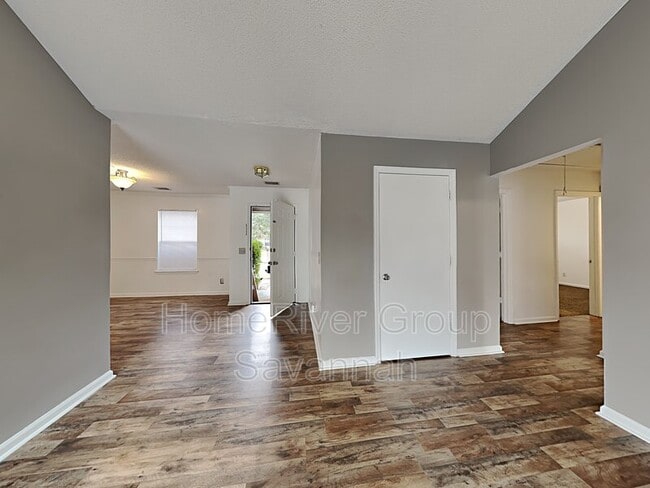 Building Photo - 15 Little River Dr