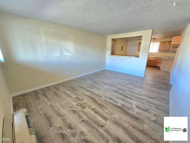 Building Photo - Stunning Remodeled One Bedroom Apt!