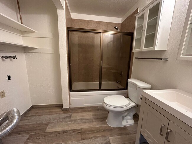Foto del edificio - Charming 2 Bedroom Home with Creekside Set...