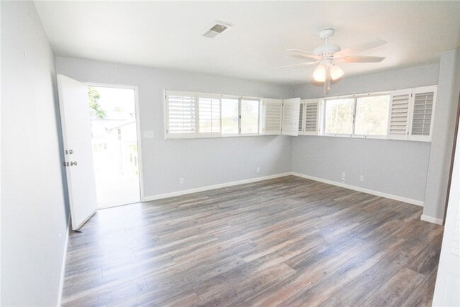 Foto del edificio - Updated Coastal Home with Studio Unit & Solar in Ocean Beach