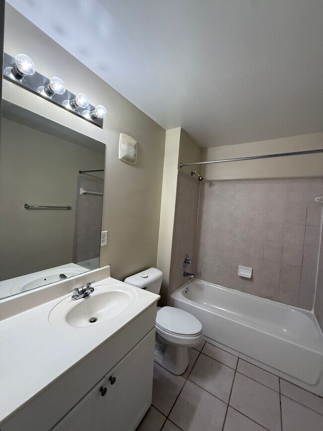 Building Photo - 3921 Cherokee Woods Way