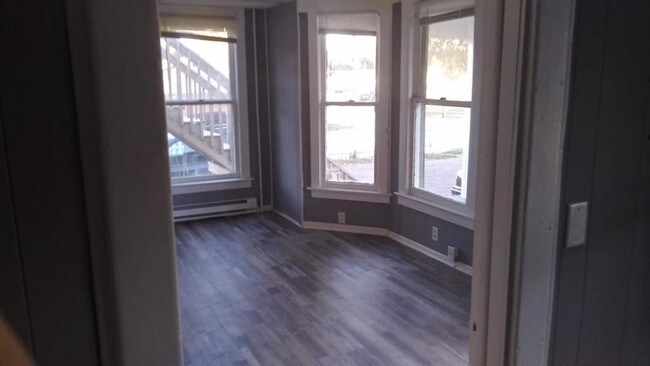 Building Photo - 414 E Walnut St #2
