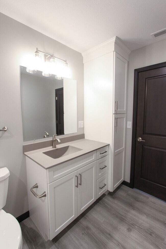 Foto del edificio - New! Beautiful 2 Bed, 2 Bath Apartment in ...