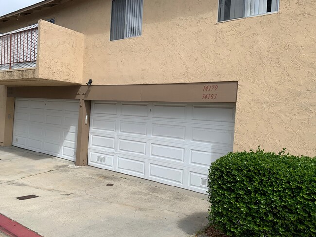 Shared garage - 14179 Caminito Quevedo