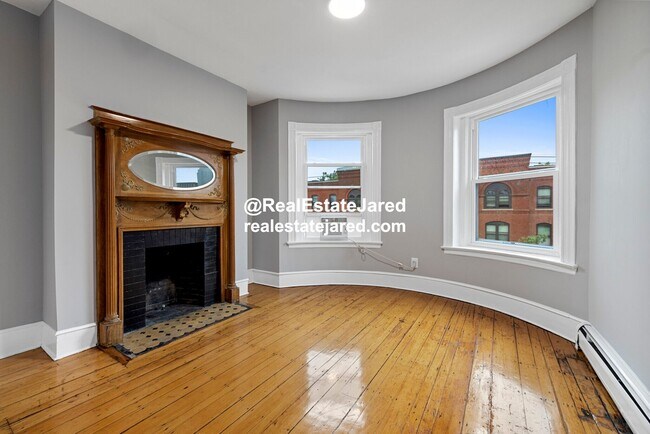 Foto del edificio - Luxury Apt near NEU!  High End Appliances! Ht/HW Inc!  Beautiful City Views!