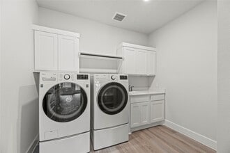 Building Photo - 1707 McCrae Hill Ct