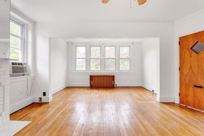 Building Photo - 5526 Beverly Pl