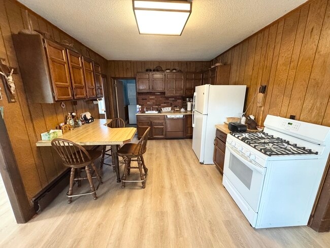 Building Photo - 262 Oak Hill Rd