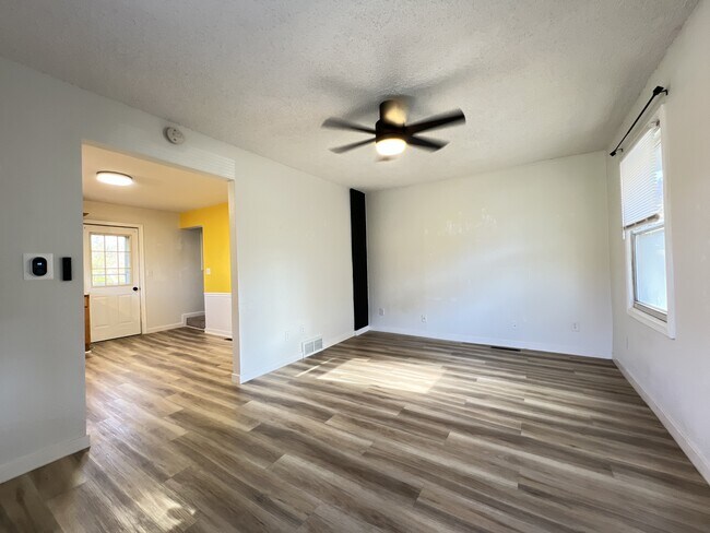 Foto del edificio - 579 W 16th St