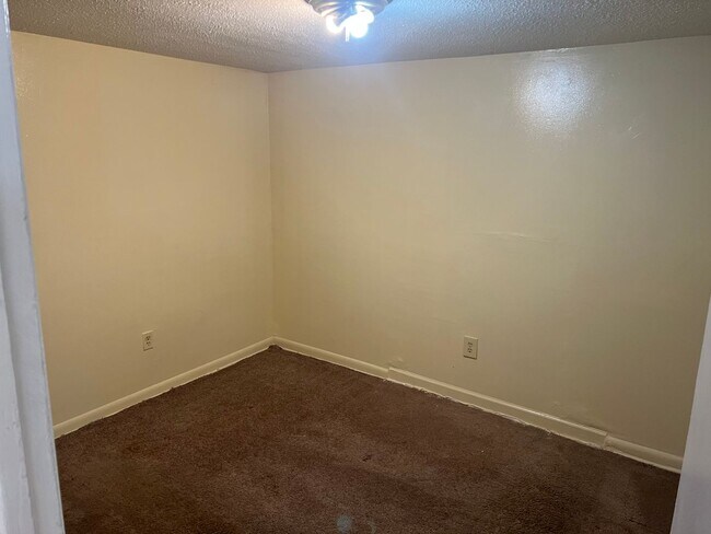 Foto del edificio - 1801 Goodyear Ave - TJ