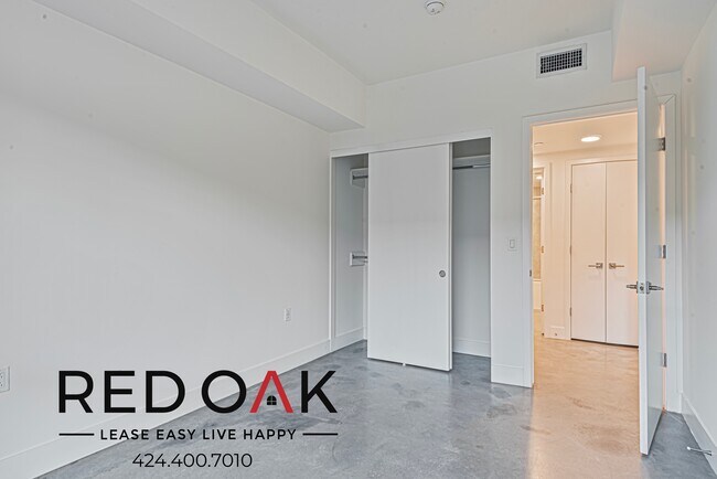 Foto del edificio - 453 S Kenmore Ave