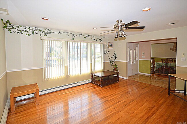 Foto del edificio - 15 Chaffee Ave