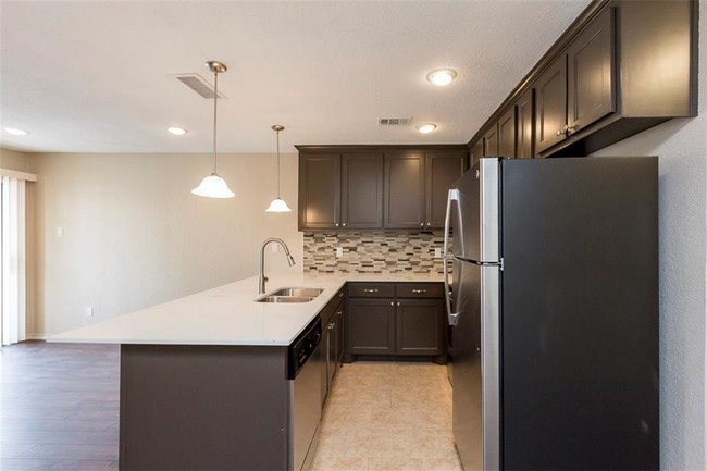 Foto del edificio - 4545 Live Oak St