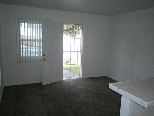 Foto del edificio - 1 Bed-1 Bath Single Story Duplex in El Cajon