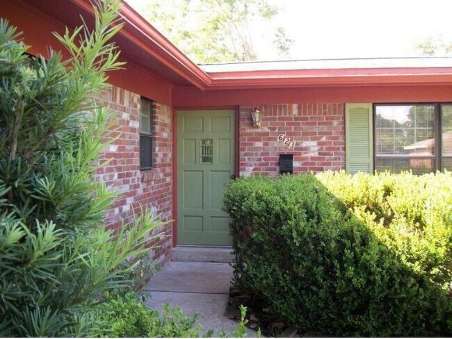 Building Photo - 623 Spencer Dr