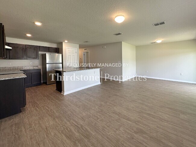 Building Photo - 37 Wood Amber Ln