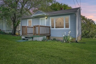 Building Photo - 304 N Hardin St