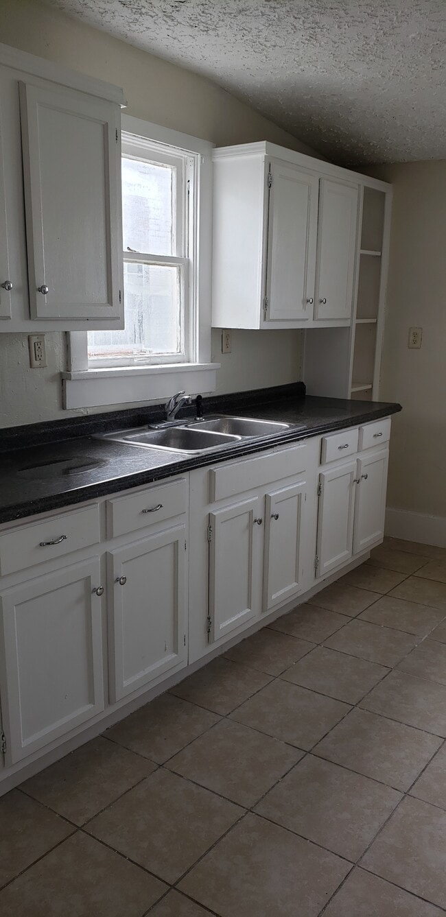 Building Photo - 307 W Washington St