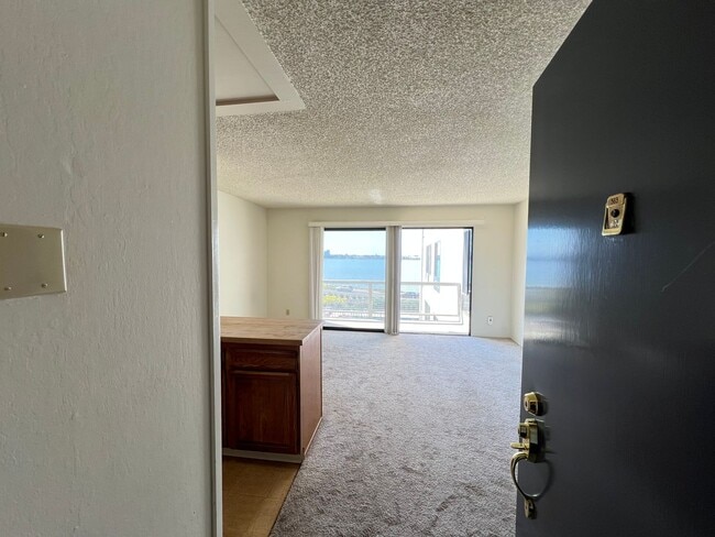 Building Photo - $500 MOVE IN SPECIAL!!! AVAILABLE NOW! Wat...