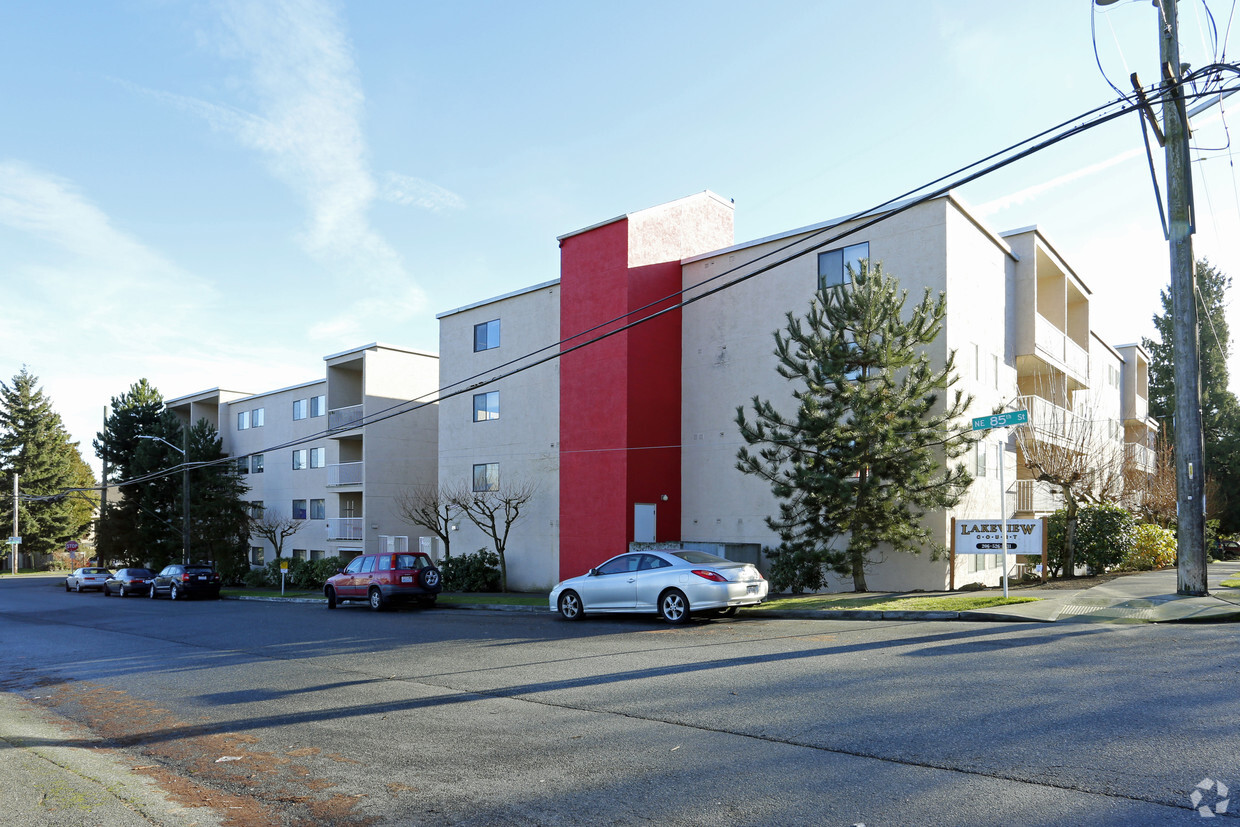 Primary Photo - Lakeview Court Apartments