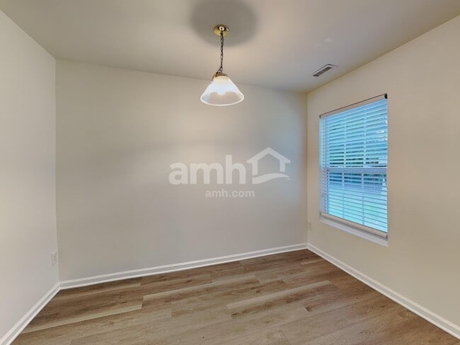 Building Photo - 5620 Bolitar Dr