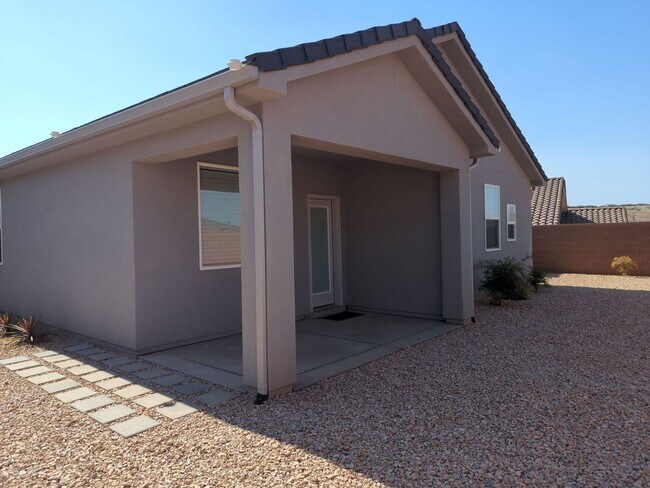 Foto del edificio - Modern 3 Bedroom Home with Spacious Layout!