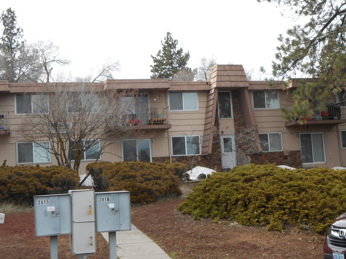 15 SE Roosevelt Ave Unit 2, Bend, OR 97702 Apartment for Rent in Bend