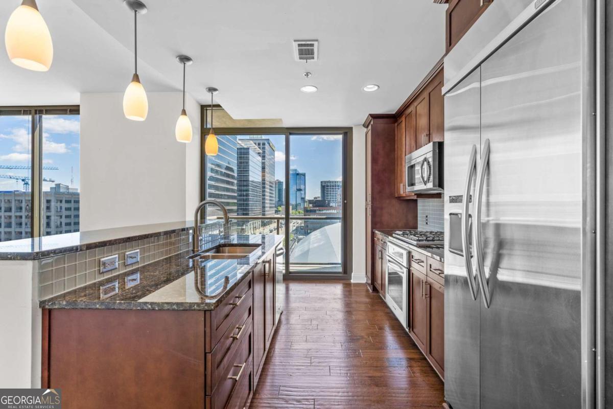 Foto principal - 270 17th St NW