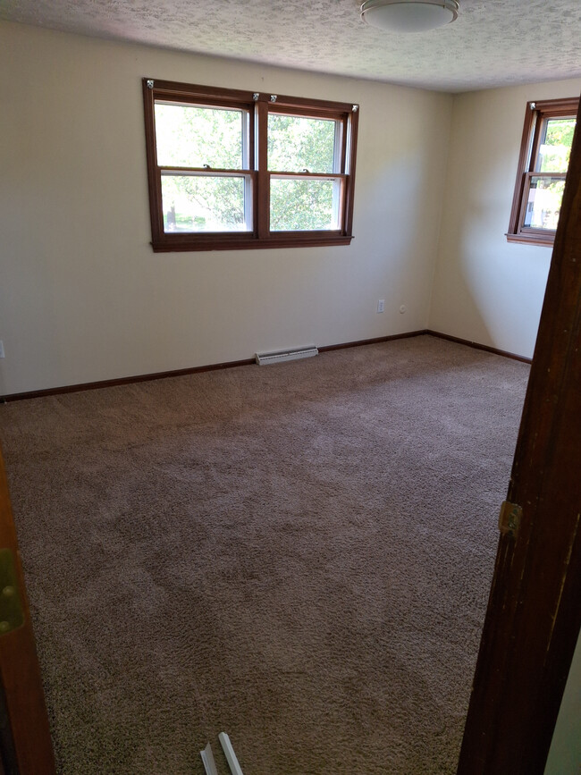 MASTER BEDROOM - 1420 Laura Ave