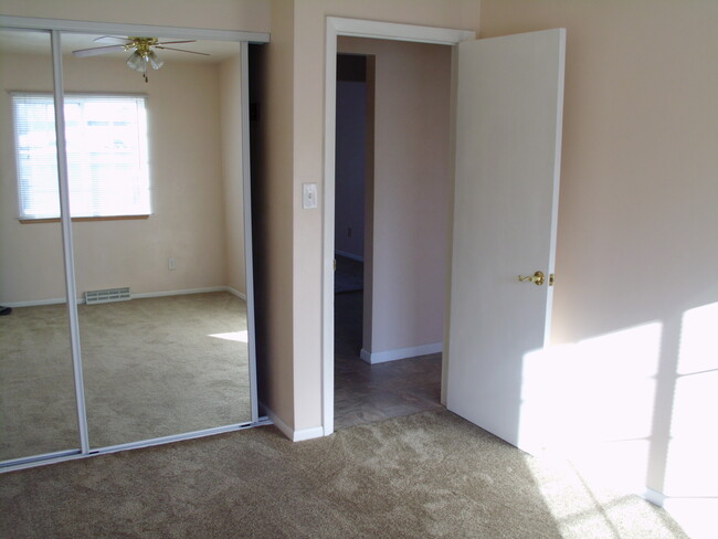 Building Photo - 4433 Rushmore Dr NE