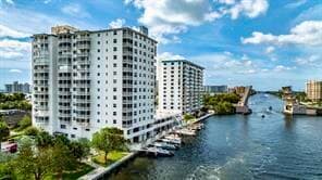 Building Photo - 1505 N Riverside Dr