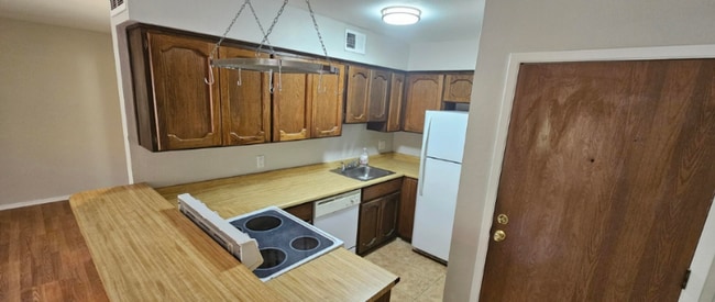 Photo - 3131 W Cochise Dr Apartment