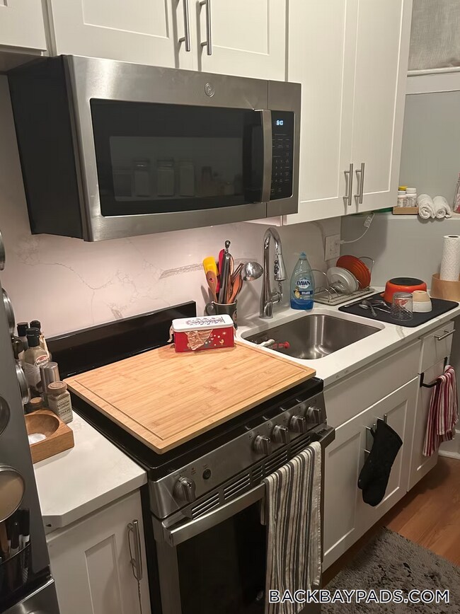 Building Photo - 583 Beacon St