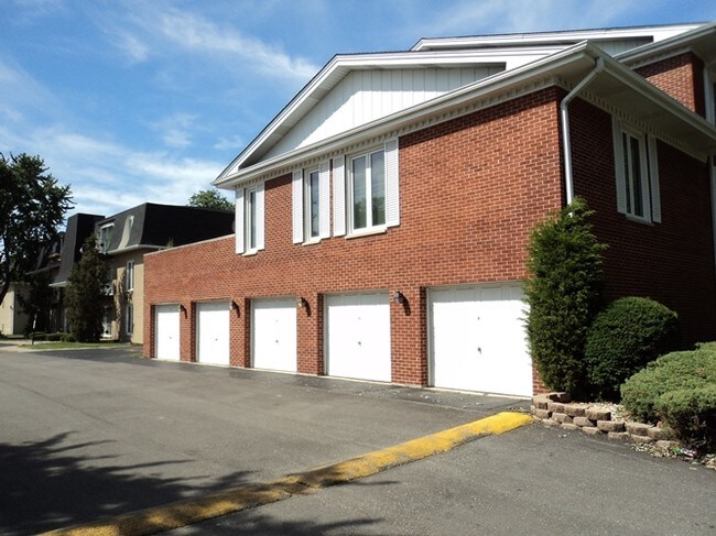 Garage - 5641 W 103rd St