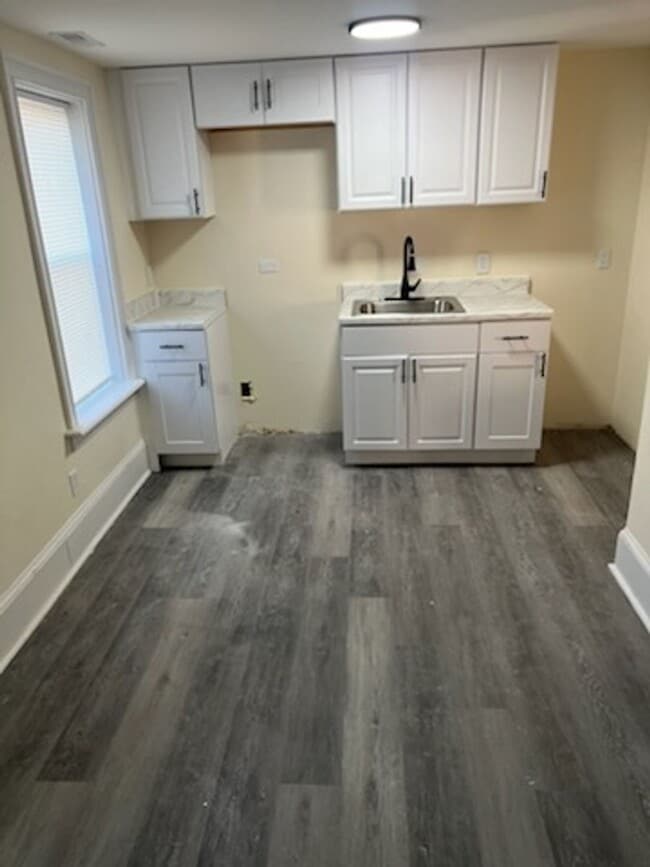 Building Photo - 704 Washington St