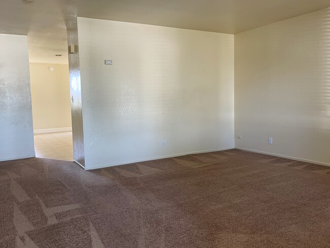Building Photo - 1480 Mesa Ct