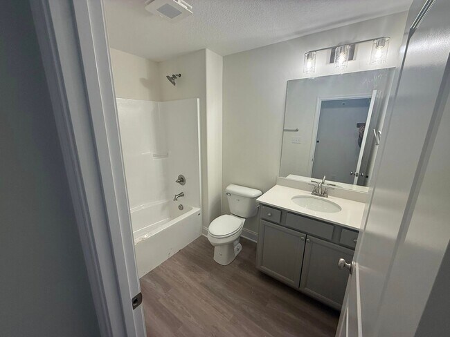 Foto del edificio - 7323 Woodpecker Way