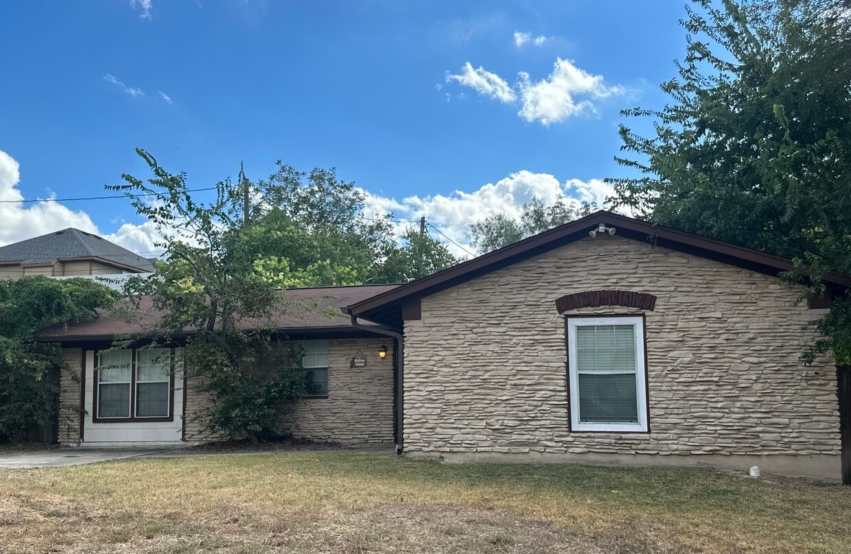 Foto principal - 6907 Dubuque Ln