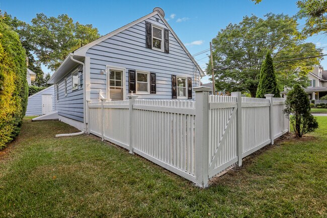 Foto del edificio - 331 N Pleasant Ave