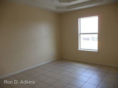 Building Photo - 1603 Omni