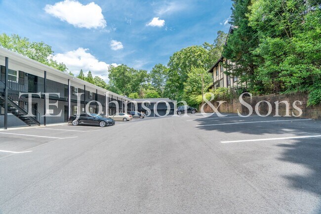 Building Photo - Studios at West End