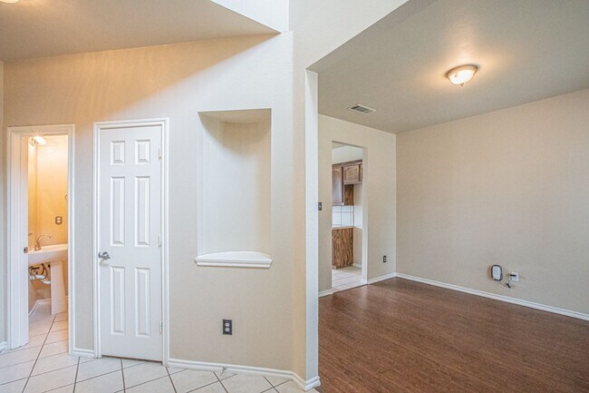 Foto del edificio - 9740 Gallatin Ln