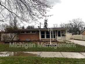 Building Photo - 32028 Maine St