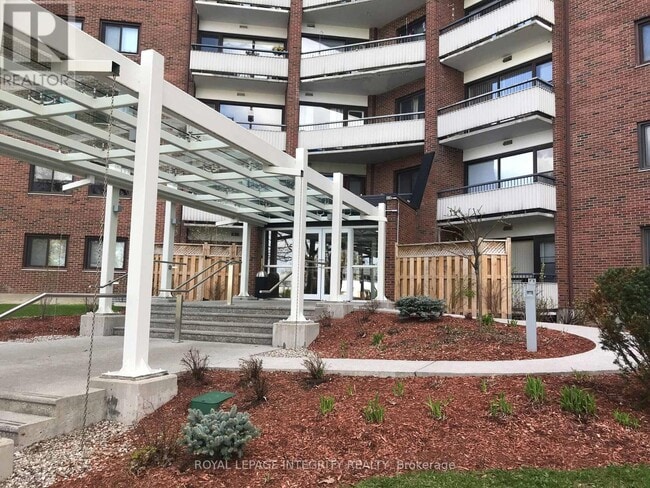 Building Photo - 20-820 Chesterton Dr