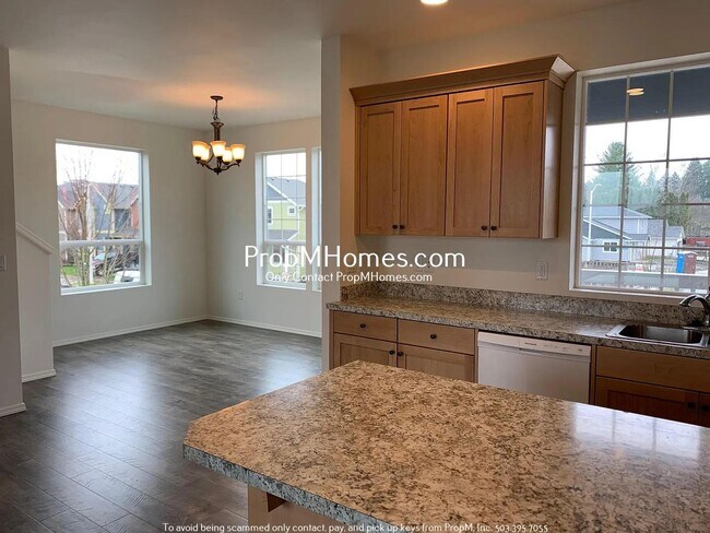 Building Photo - Spacious Three Bedroom Home in McMinnville!