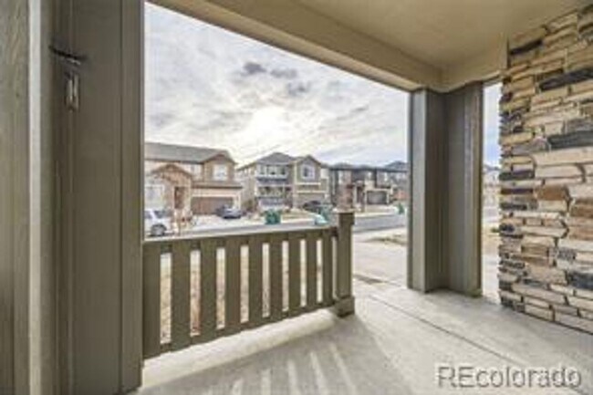 Foto del edificio - Spacious 3 bed 3 bath 2-story comfortable ...