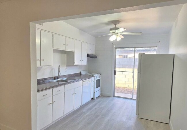 Building Photo - Fabulous 2 Bed 1 Bath