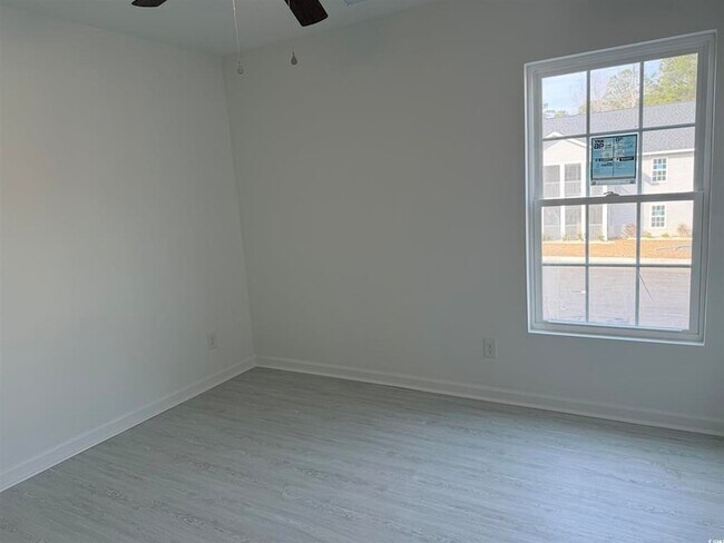 Foto del edificio - 179 Charter Dr