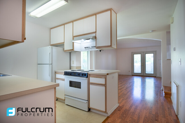 Building Photo - 467 NE Conifer Blvd