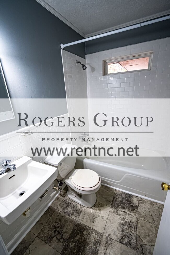Foto del edificio - #106 - 104-106 Rollins Ave Duplex
